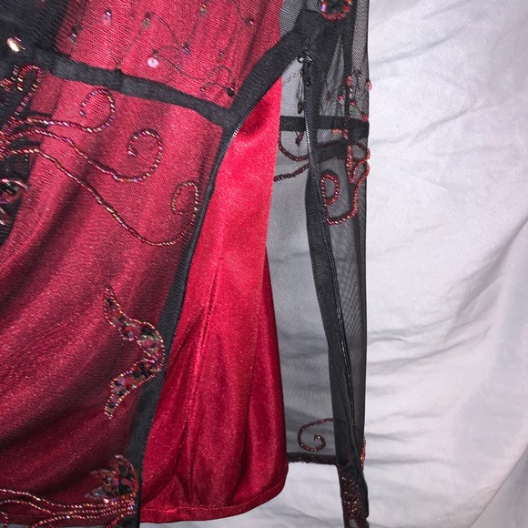 Gently worn women’s plus size embroidered top - Picture 2 of 5